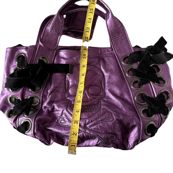 Vintage iconic Betsey Johnson leather skull tote - Picture 4 of 9